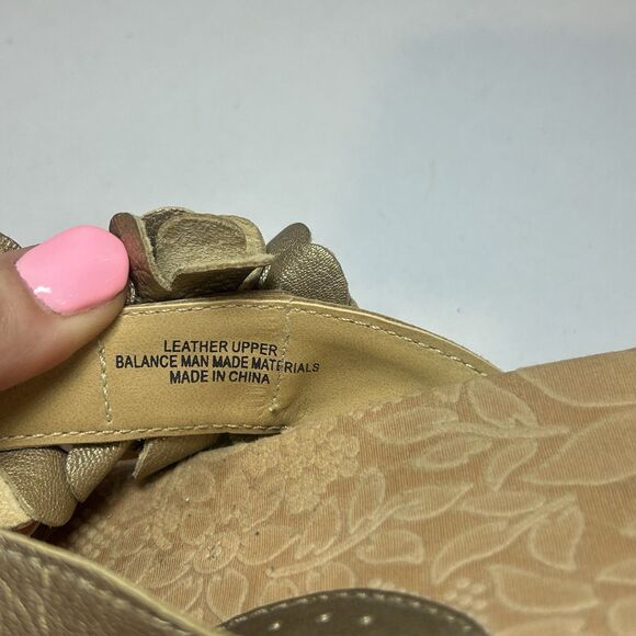 BOC Born Concept Womens Sandals Size 11M Gold Floral Leather Cork Wedge - Picture 7 of 7